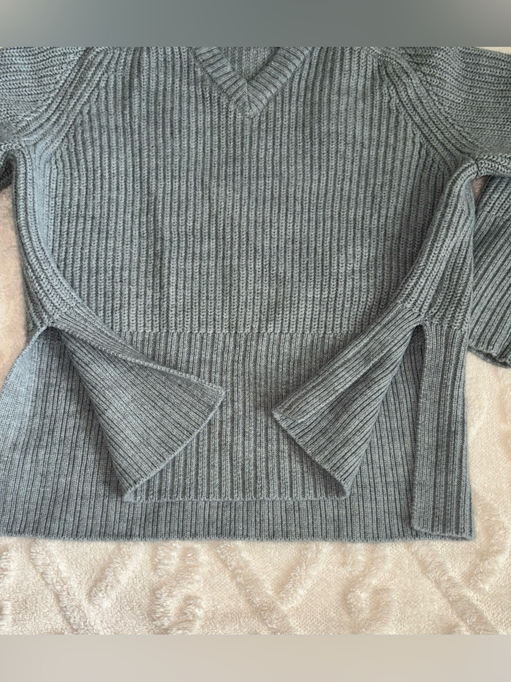ZARA Ribbed V‑Neck Sweater - Picture 3 of 4